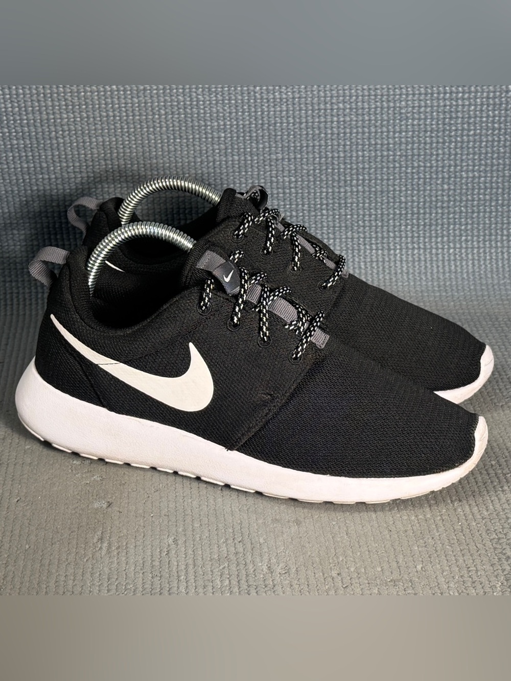 Nike Women’s Roshe One 844994-002 Black Running Shoes Size 8